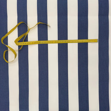 Blå och vit randig markisväv i polyester – tåligt tyg för utomhusbruk