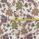 Detaljbild av slitstarkt möbeltyg Flora med tät vävstruktur