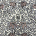 Florentina bomullstyg i mörkare färgton med klassiskt mönster, slitstarkt inredningstyg för kuddar och sängkast