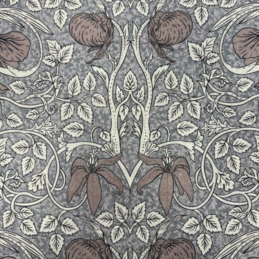 Florentina bomullstyg i mörkare färgton med klassiskt mönster, slitstarkt inredningstyg för kuddar och sängkast