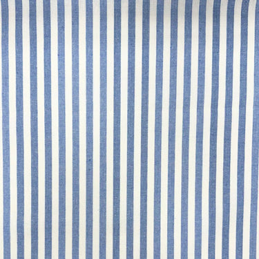 Ljusblå- och vitrandig uteväv i återvunnen bomull, fukt- och smutsavvisande yta.