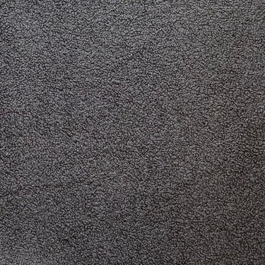 Närbild av mörkgrått Mimmi-tyg i 100 % polyester med jämn och slitstark yta. Passar möbler och mindre inredningsprojekt.