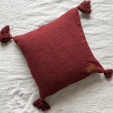 Vinrött Mira kuddfodral i mjuk bomull med tydlig struktur