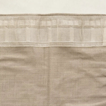 Gardintopp med multiband som möjliggör olika upphängningar på gardinstång eller skena