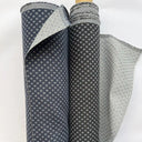 Möbeltyget Romeo på rulle i mörkblå och svart nyans med små geometriska mönster. Dubbelvävt och slitstarkt tyg i 50 % bomull och 50 % polyester för möbler och omklädsel.