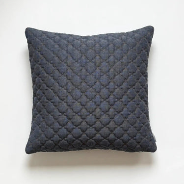 Blågrått kuddfodral 45x45 med vadderad struktur och mönster