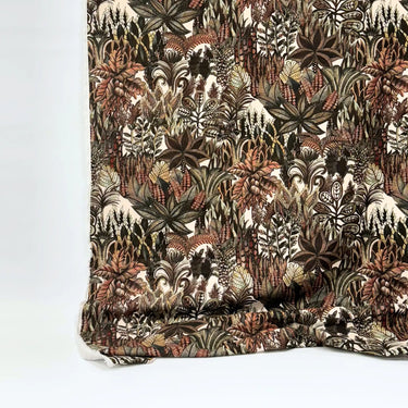 Matt tyg Darius i 100 % bomull med tät struktur och exklusiv mönster, visat i helhet.