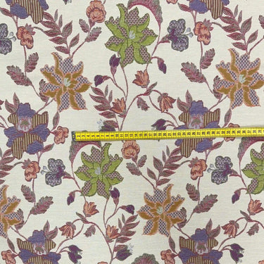 Detaljbild av slitstarkt möbeltyg Flora med tät vävstruktur