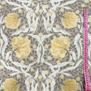 Florentina inredningstyg i ljusare nyanser med klassiskt mönster, bomullstyg lämpligt för gardiner och dukar