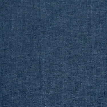 Mörkblå variant av tyget Jakob, enfärgat tyg i polyester och linne med stilren struktur och mjukt fall.