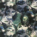 Närbild på tyget Lucy med konstnärligt mönster, slitstarkt möbel- och kuddtyg i 50 % bomull och 50 % polyester.