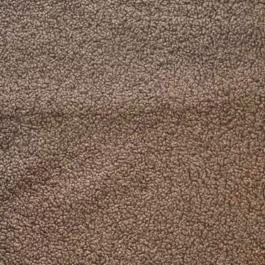 Brun variant av tyget Mimmi med mjuk och tät struktur. Slitstarkt polyester-tyg lämpligt för möbler och dekorativa detaljer.