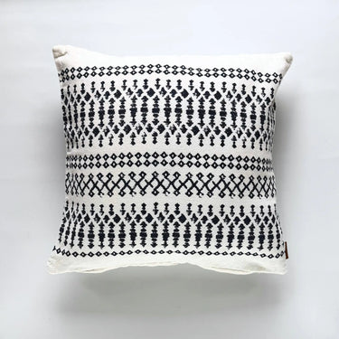 Mönstrat kuddfodral i bomull och linne i mörkblå och grå toner med vävd struktur