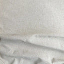 Beige gardintyg med mjuk, texturerad yta