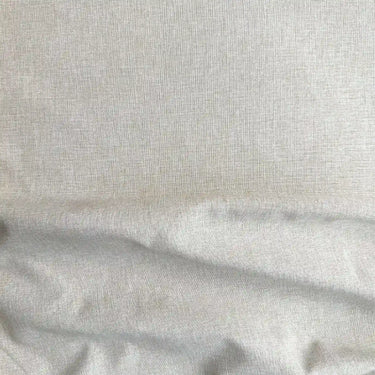 Beige gardintyg med mjuk, texturerad yta