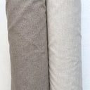 Gardintyg i beige och ljusbrun nyans på rulle