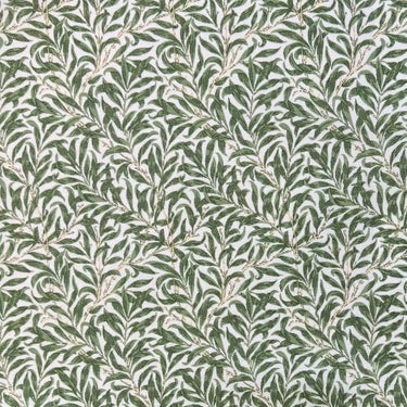 Mönstrat tyg Ramas i mossgrön ton, med tät väv och dekorativt bladmotiv.