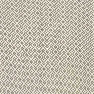 Beige möbeltyg Saga med smått rutmönster i diamantform. Kraftigt men mjukt tyg för stolsitsar, soffor och sittdynor.