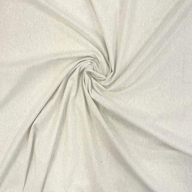 Gräddvitt Viktoria inredningstyg med mjuk struktur, fotograferat i snurr för att visa fall